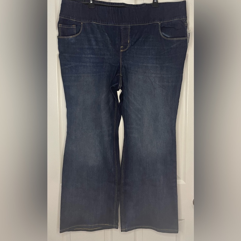 NWT Old Navy Rockstar Elastic Waistband Plus Size 22 Short Boot Leg Jeans